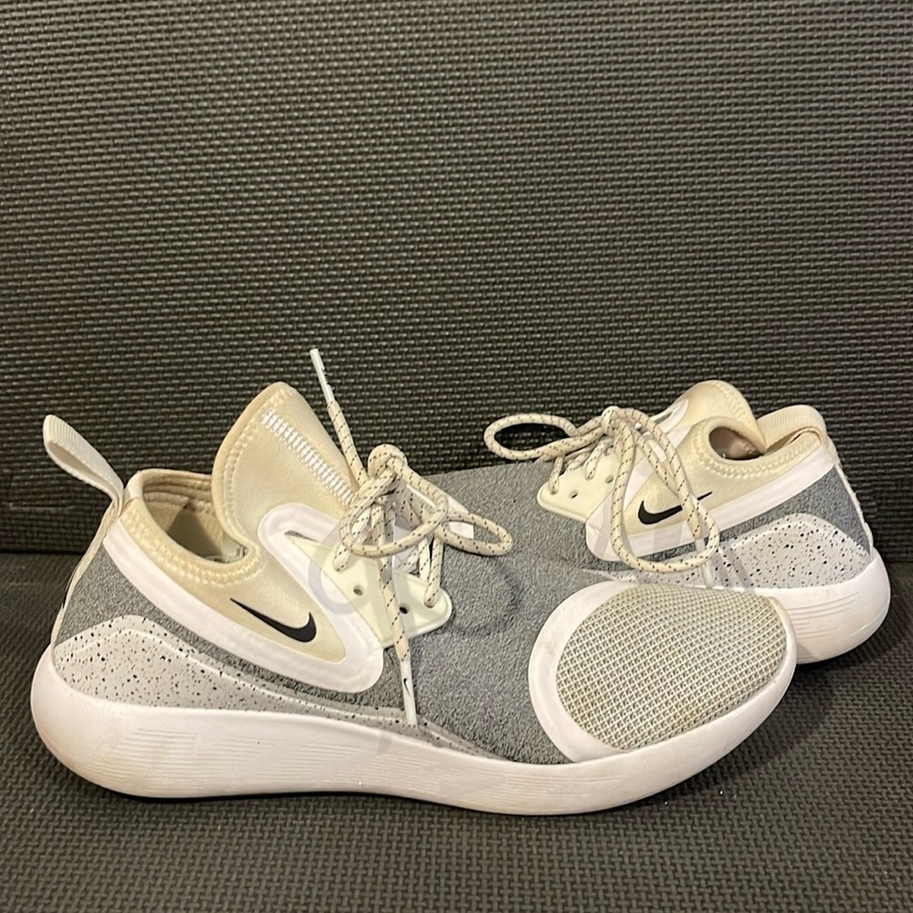 nike tennis shoes